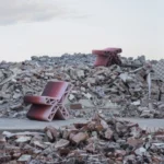 Студія перетворює будівельне сміття від знесеного села на міські меблі. Їх друкують на 3D-принтері