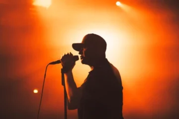 «Безодня» та інші пісні гурту «Бумбокс» зникли зі стримінгових платформ: що сталося