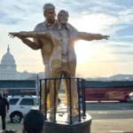 Біля Капітолія встановили статую Трампа й Епштейна в позі з фільму «Титанік»