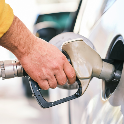 За кілька днів ціни на пальне зросли на 6 гривень. АЗС мають пояснити, чому