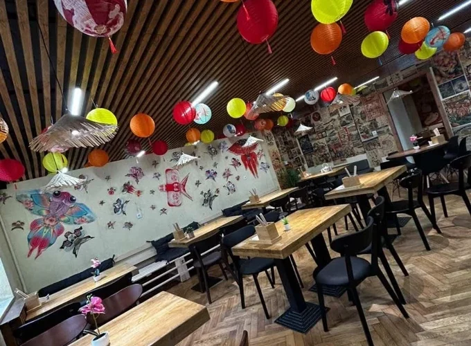 Ресторан китайської кухні «Asia Щаслива» біля Майдану Незалежності