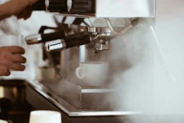 У Деснянській РДА відкрили перше офіційне кафе. Київ отримує за оренду 70 000 гривень на місяць