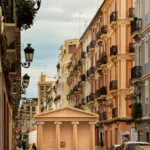 Студія створила давньоримський храм з дерева та паперу, щоб спалити його на фестивалі у Валенсії