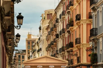 Студія створила давньоримський храм з дерева та паперу, щоб спалити його на фестивалі у Валенсії