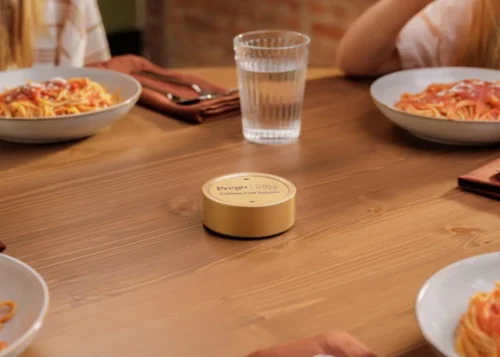 Це пристрій, який записує розмови під час їди. Його створили, щоб відвернути увагу від телефонів
