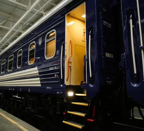 Укрзалізниця отримала нові вагони. Їх виготовили в Україні у 2026 році