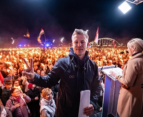 В Угорщині перемогла опозиційна партія «Тиса» на чолі з Петером Мадяром. Орбан був прем’єром 16 років