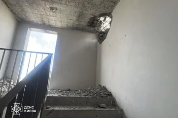 Уламки дрона в Києві впали на недобудований ЖК і цвинтар