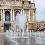 У Львові запрацював головний фонтан міста біля оперного театру. Його відкрили раніше, ніж обіцяли
