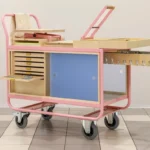 Художник створив мобільний верстат, щоб пацієнти друкували останні послання перед смертю