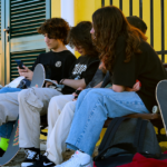 Понад 60% австралійських підлітків продовжують користуватися соцмережами попри заборону