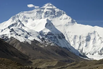 Гіди на Евересті могли роками труїти туристів, щоб ті викликали дорогу евакуацію гелікоптером