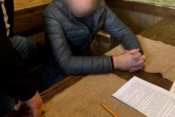 Обіцяв демонтувати колію. Посадовця Укрзалізниці затримали за вимагання 100 тисяч доларів