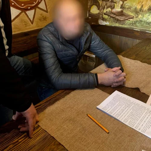 Обіцяв демонтувати колію. Посадовця Укрзалізниці затримали за вимагання 100 тисяч доларів