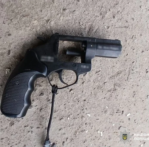 У Львові в одному з багатоквартирних будинків пролунали постріли: стрільця затримали