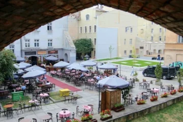 Понад 400 відкритих літніх майданчиків Львова нанесли на спеціальну карту