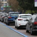 Ветерани у Львові з травня зможуть безплатно паркуватися 100 годин на місяць. Як це працюватиме