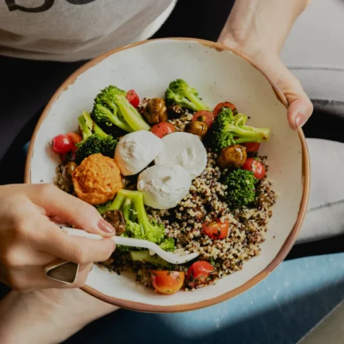 Практика «Хара хачі бу»: їсти 80% страви, щоб жити довше