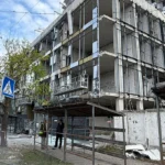 Російська ракета вибухнула біля будмайданчика ЖК Boston на Почайній. Постраждали шестеро людей