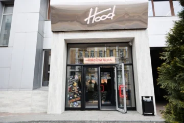 Кафе Hood на Шота Руставелі: сніданки, вініли і коктейлі про Київ