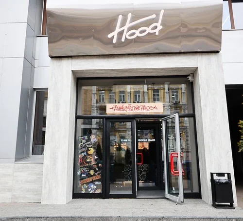 Кафе Hood на Шота Руставелі: сніданки, вініли і коктейлі про Київ