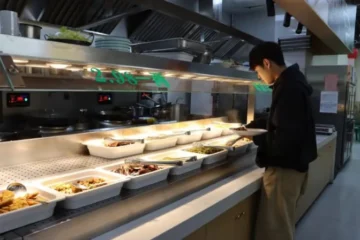 Відсканувати язик, щоб замовити страву. У Китаї відкрили ресторан, де ШІ перевіряє гостей