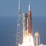 NASA вперше за 50 років запустило астронавтів до Місяця