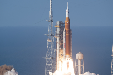 NASA вперше за 50 років запустило астронавтів до Місяця