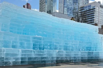 Новий альбом Дрейка “Iceman” вийде 15 травня. Він сховав дату в крижаній скульптурі в Торонто