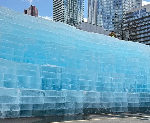 Новий альбом Дрейка “Iceman” вийде 15 травня. Він сховав дату в крижаній скульптурі в Торонто