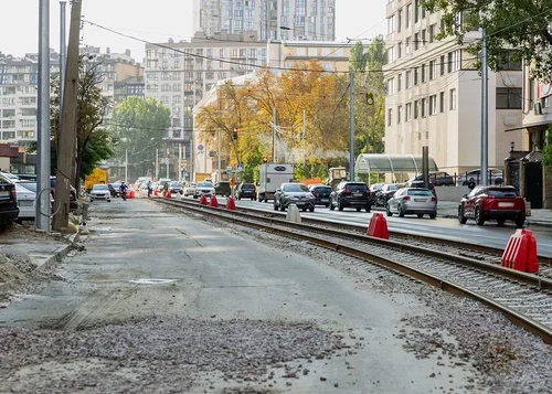 Через ДТП на Глибочицькій регулярно зупиняється рух трамваїв. Як це можна виправити – «Пасажири Києва»