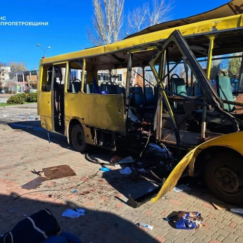 Росіяни вдарили дроном по автобусу в Нікополі: є загиблі та поранені