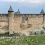 У Хотинській фортеці стався частковий обвал стіни: доступ туристів обмежили