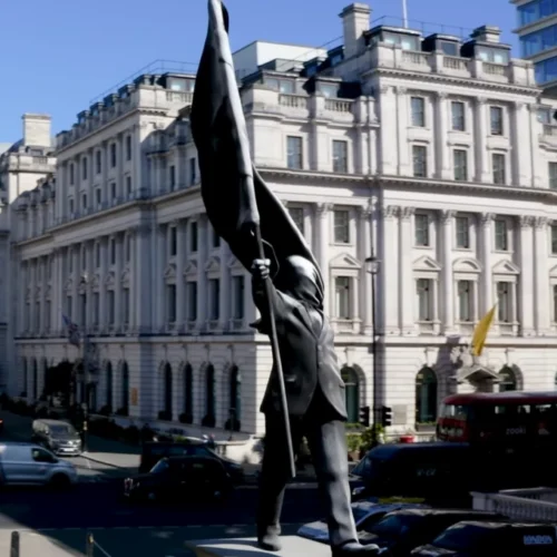 У центрі Лондона з’явилася нова скульптура Бенксі