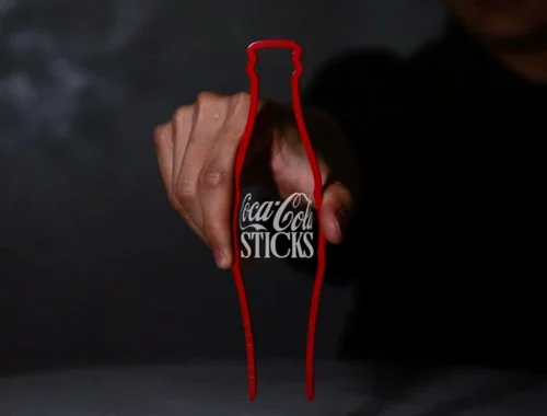 Coca-Cola випустила палички для їжі у формі своєї пляшки