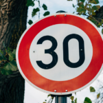 Зниження швидкості до 30 км/год зменшує кількість ДТП і не створює заторів – опитування