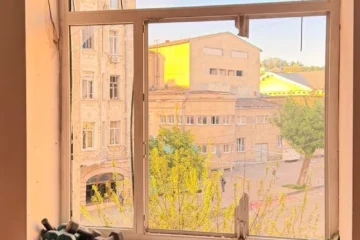 «У свій день народження я другий день розбираю зруйновану хату». Три історії киян про ніч масованого удару