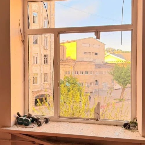 «У свій день народження я другий день розбираю зруйновану хату». Три історії киян про ніч масованого удару