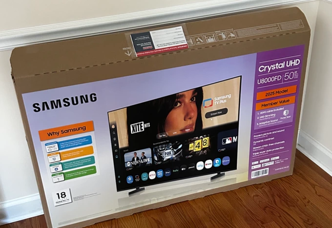 Дуа Ліпа подала позов проти Samsung на 15 мільйонів доларів через використання її обличчя на пакуванні