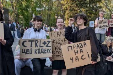 «Розлучення – не привілей». У Києві сотні людей вийшли на мітинг проти нового Цивільного кодексу