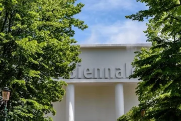 Журі Венеційської бієнале в повному складі подало у відставку