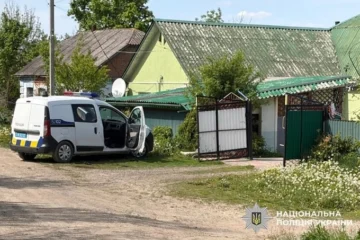 На Хмельниччині водій зі зброєю напав на працівників поліції: є загиблий
