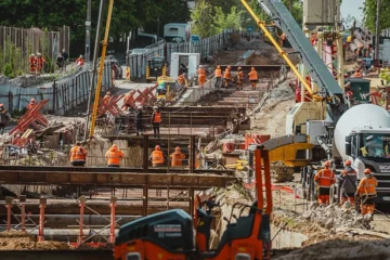 На будівництві метро на Виноградар почали прокладати дощову каналізацію