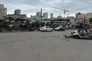 Власник Лук’янівського ринку, у який влучила ракета, не повідомляв міську владу про його відновлення