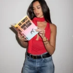 Дуа Ліпа відкрила бібліотеку із забороненими та цензурованими книгами