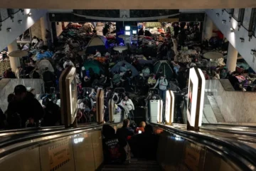 У Києві пропонують заборонити намети і матраци в метро під час повітряних тривог