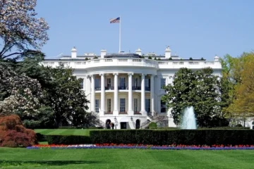 Трамп побудував на галявині біля Білого дому арену для MMA. Там проведуть сім боїв