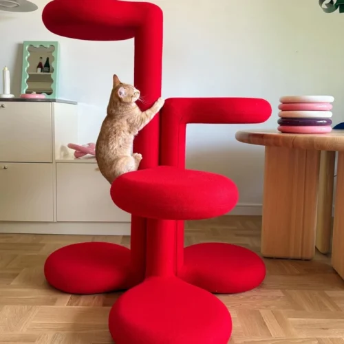Це дизайнерське котяче дерево, яке може бути й скульптурою