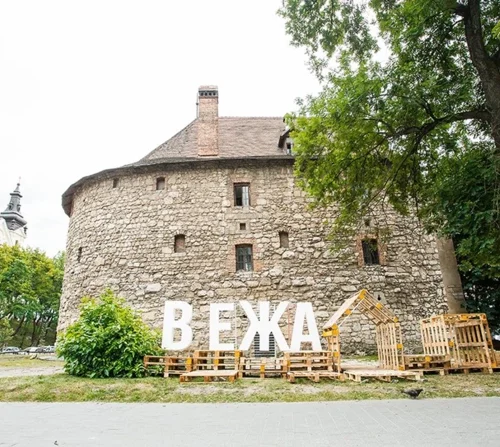 Архітектори зможуть залишитися в Пороховій вежі в обмін на припинення судів з облрадою