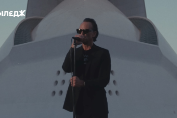 Волтон Ґоґґінс стає частиною The Strokes у кліпі на сингл із нового альбому гурту